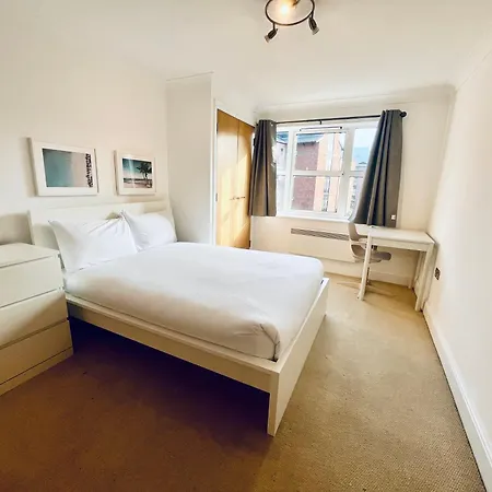 Exquisite City Centre Apartment - Recently Refurbed - 2 Bed 2 Bath - Free Parking - Netflix Amazon Disney Birmingham Exterior photo