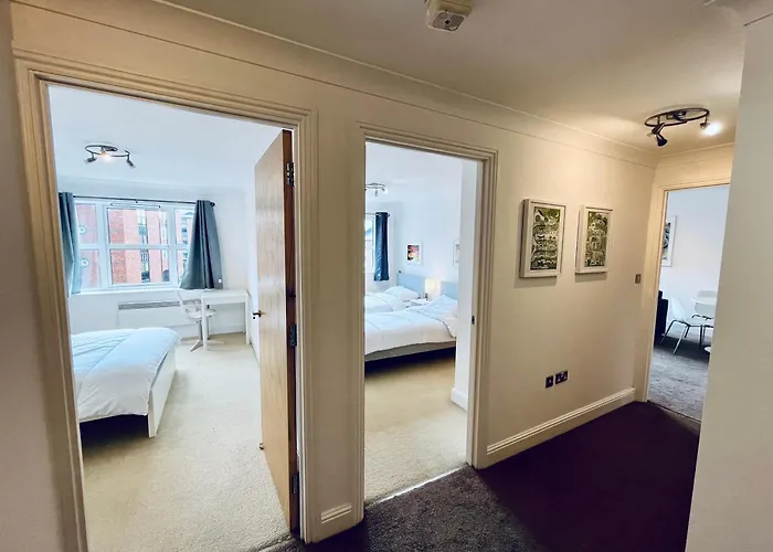 Exquisite City Centre Apartment - Recently Refurbed - 2 Bed 2 Bath - Free Parking - Netflix Amazon Disney
